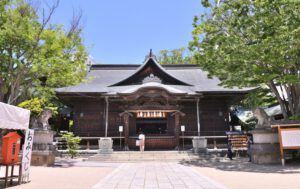 四柱神社でハトまみれ！？